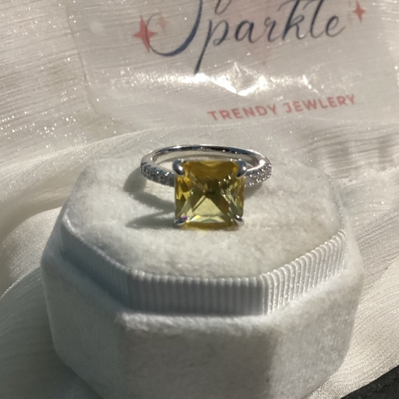 Gorgeous Canary yellow  CZ Diamond Solitaire diamond  ring - Picture 10 of 17